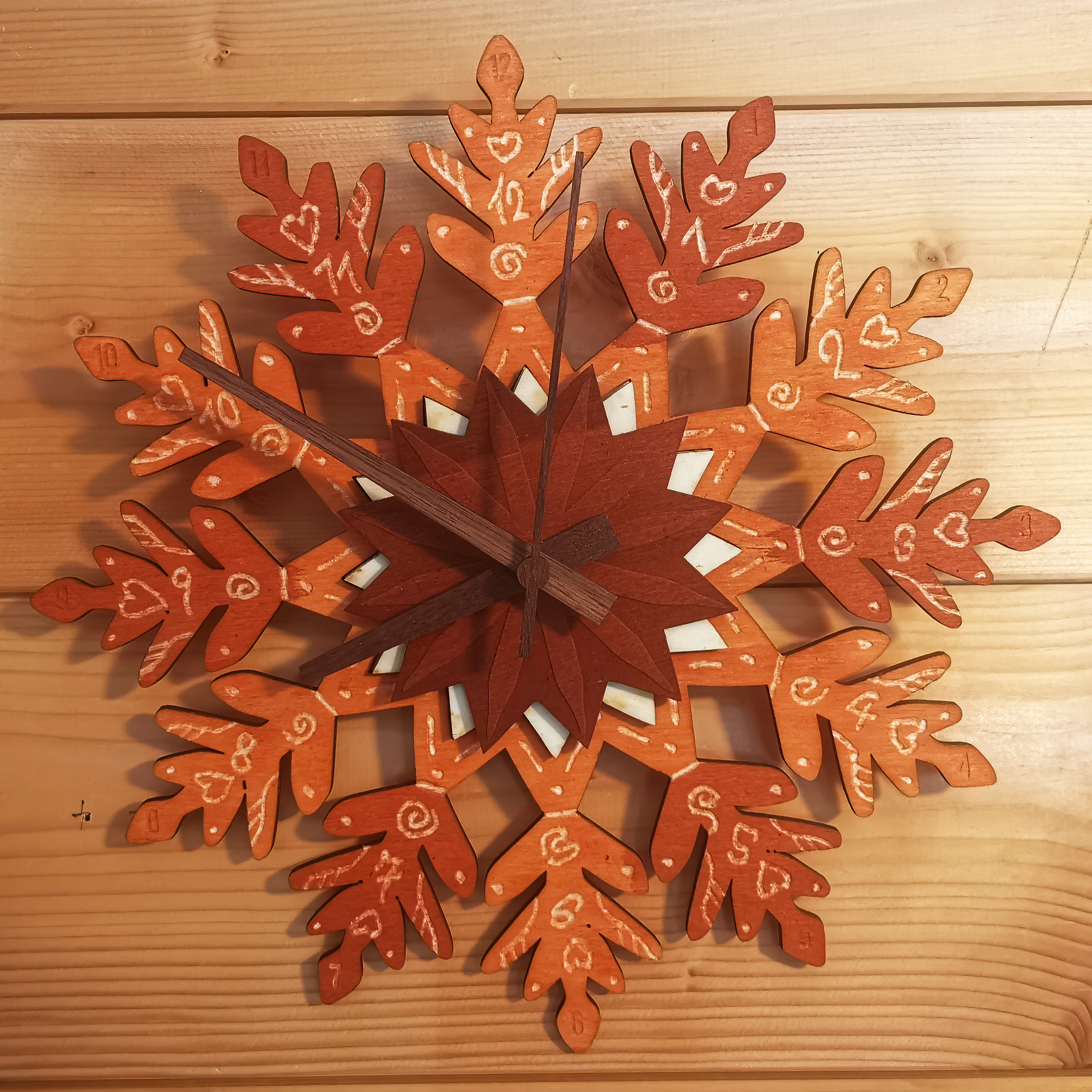 Clocks/6 Snowflake clock, alternative.png